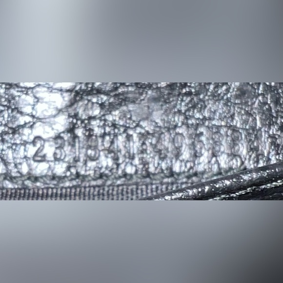 GUCCI AUTHENTIC BLACK LONG PEBBLED LEATHER BIFOLD W/ SILVER PLATE HARDWARE. EUC - Picture 11 of 13